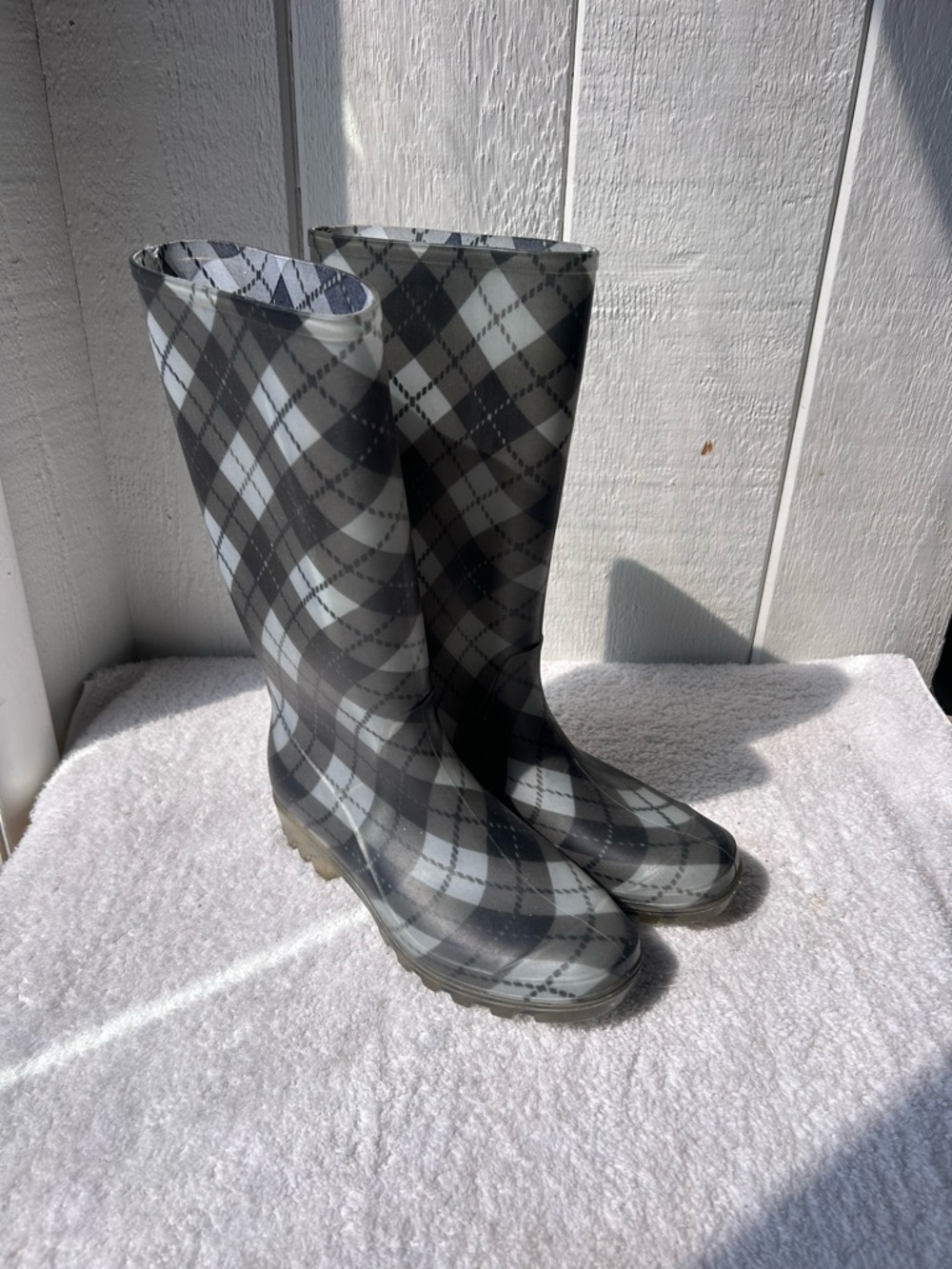 Women’s Gray Plaid Waterproof Rain Boots Size 7